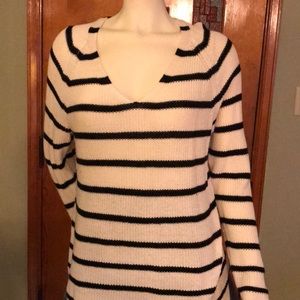 Old navy large white /black sweater
